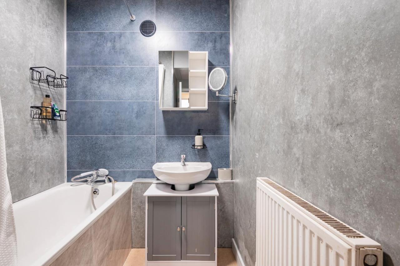 Lovely 4 Bedroom Flat In Wandsworth- Лондон Экстерьер фото