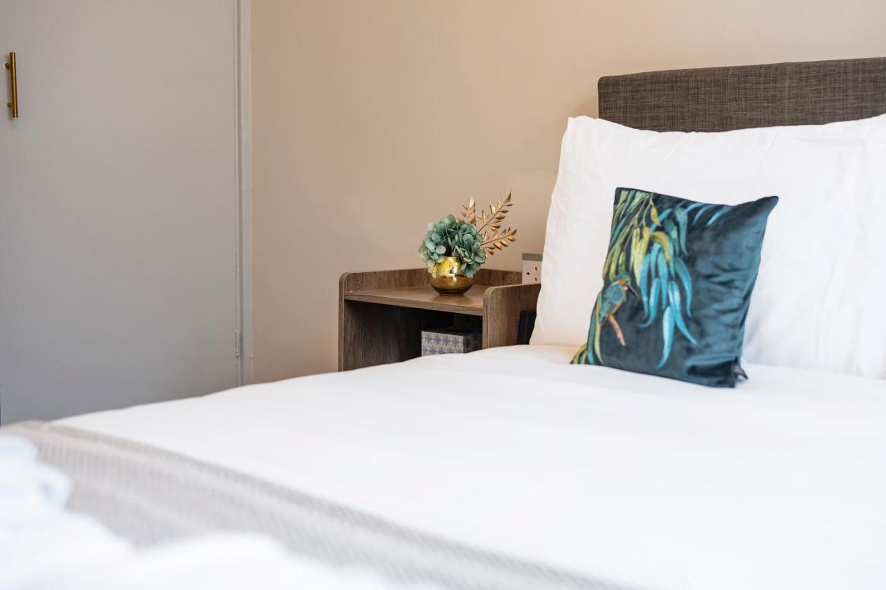 Lovely 4 Bedroom Flat In Wandsworth- Лондон Экстерьер фото
