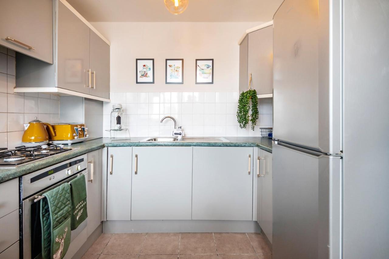 Lovely 4 Bedroom Flat In Wandsworth- Лондон Экстерьер фото